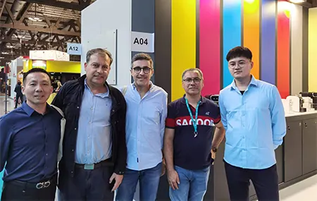 Kita tindak menyang pameran ing luar negeri